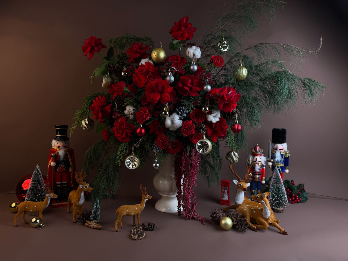 The Grand Noël Vase Arrangement