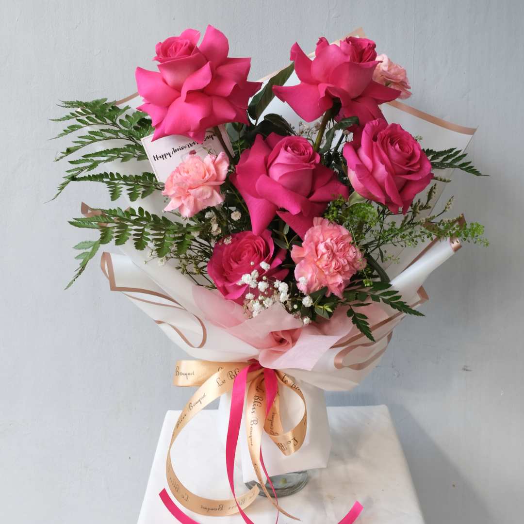 Elegant Pink Floyd rose bouquet in a clear glass bottle, curated by Le Bliss Bouquet - perfect for delivery across Jakarta, Bintaro, and Cirebon.