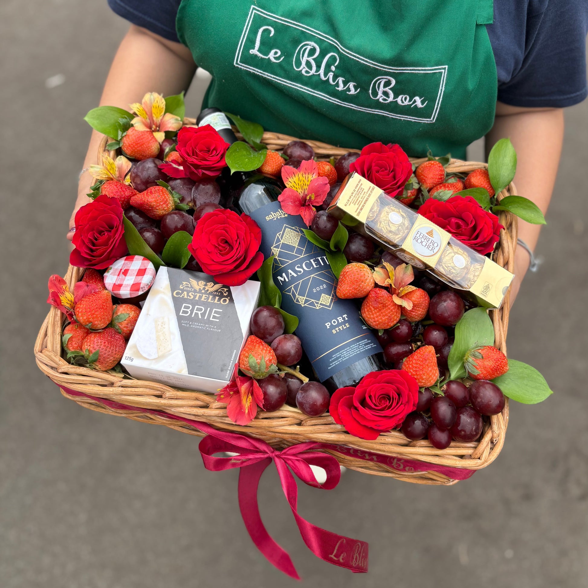 Elegant wine hamper by Le Bliss Box for delivery in Jakarta, Bintaro, Tangerang