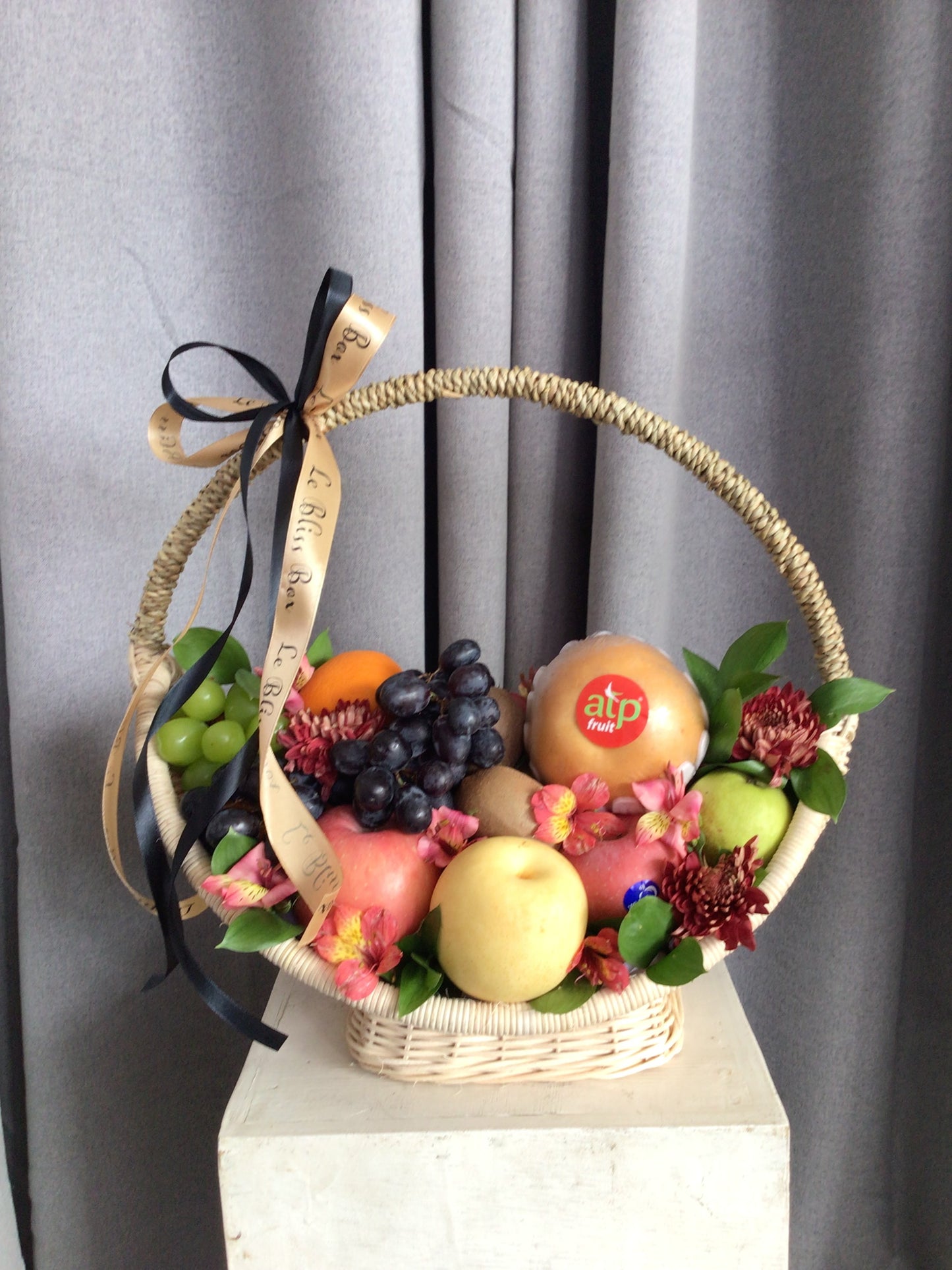  Fruit Basket Hamper dari Le Bliss Box, berisi buah-buahan segar premium. Parcel Buah Pengiriman cepat ke Jakarta, Bintaro, Tangerang.