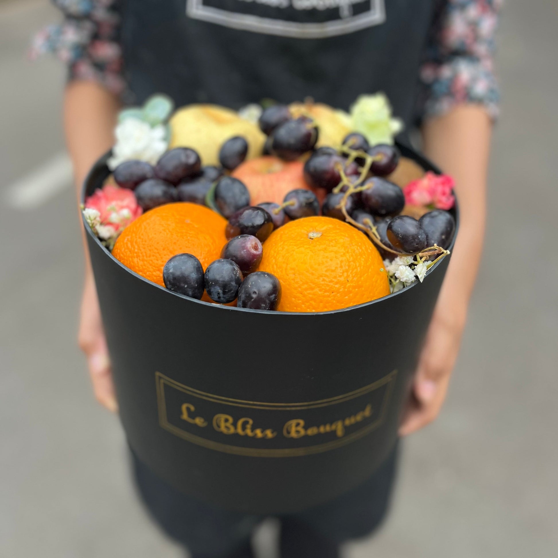 Fruit Round Box – Parcel Buah Eksklusif Surabaya dari Le Bliss Bouquet