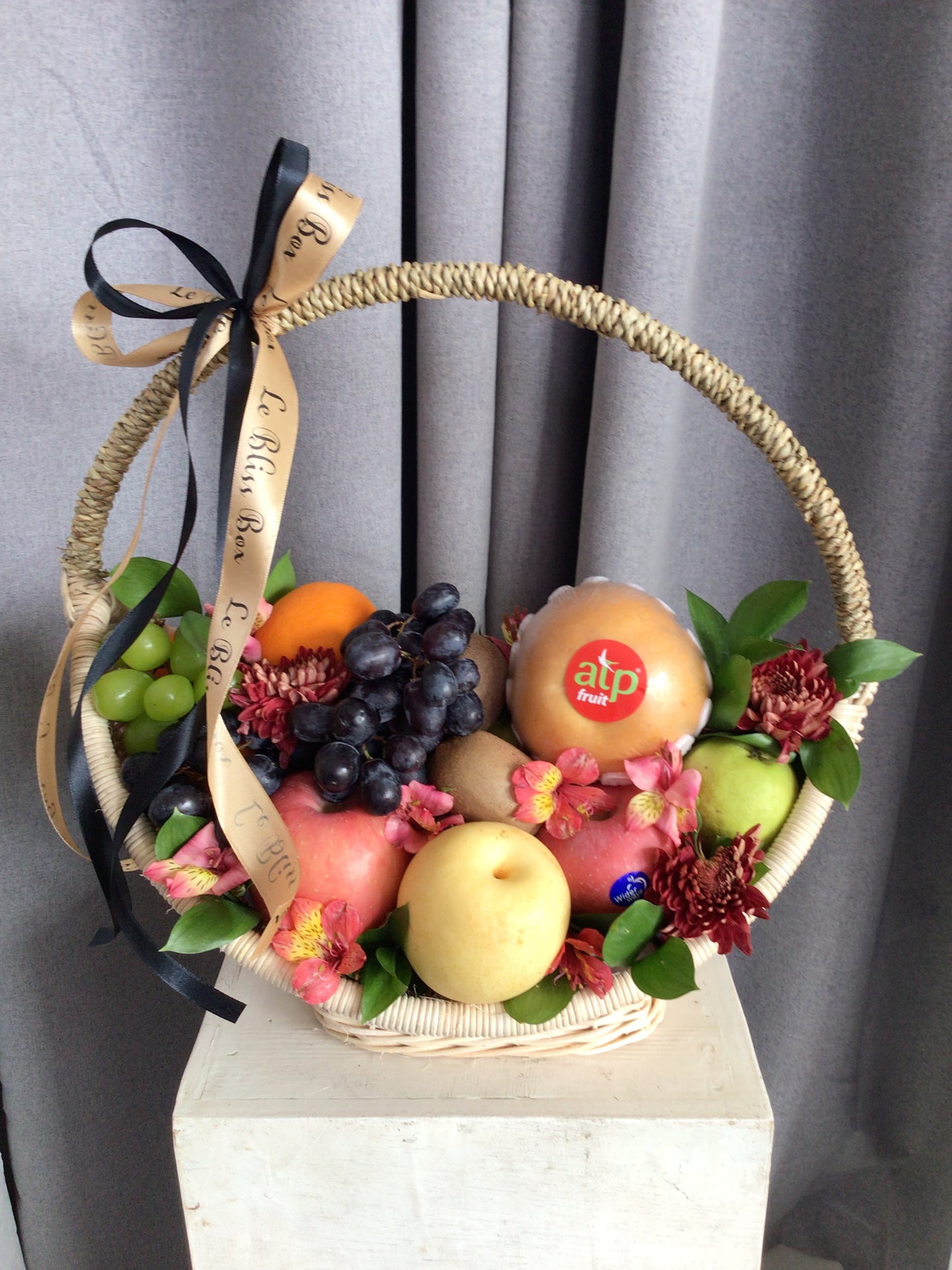  Fruit Hamper dari Le Bliss Box, berisi buah-buahan segar premium. Parcel Buah Pengiriman cepat ke Jakarta, Bintaro, Tangerang.