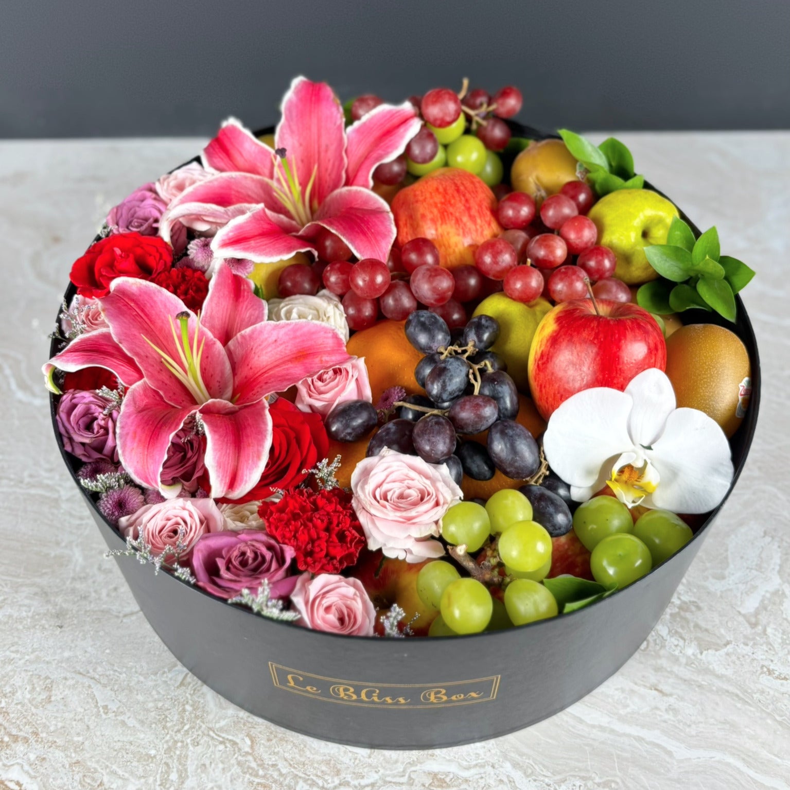 Blushing Grand Round Fruit Box | Luxury Fruit Hamper Jakarta, Surabaya ...