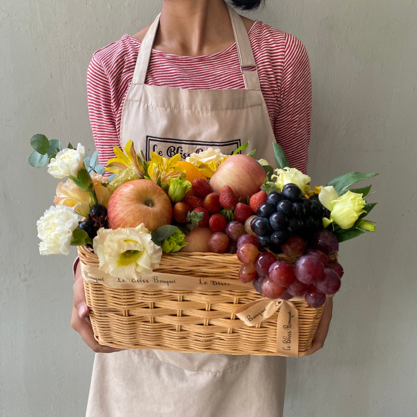 Fruit hamper Jakarta Cirebon Bintaro cantik dengan buah impor premium untuk hadiah istimewa