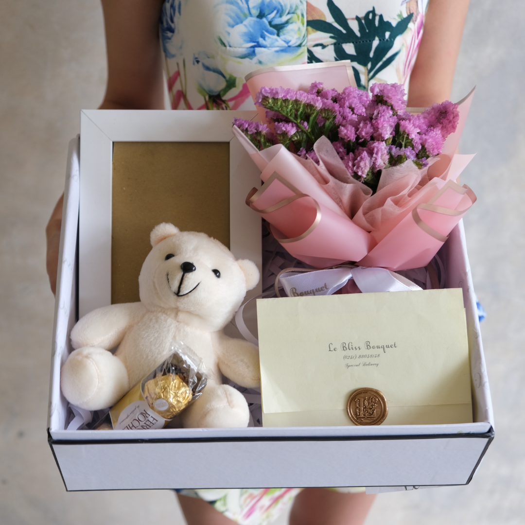 Gift Box edisi spesial dari Le Bliss Bouquet, pengiriman ke Jakarta, Bintaro, dan Cirebon.