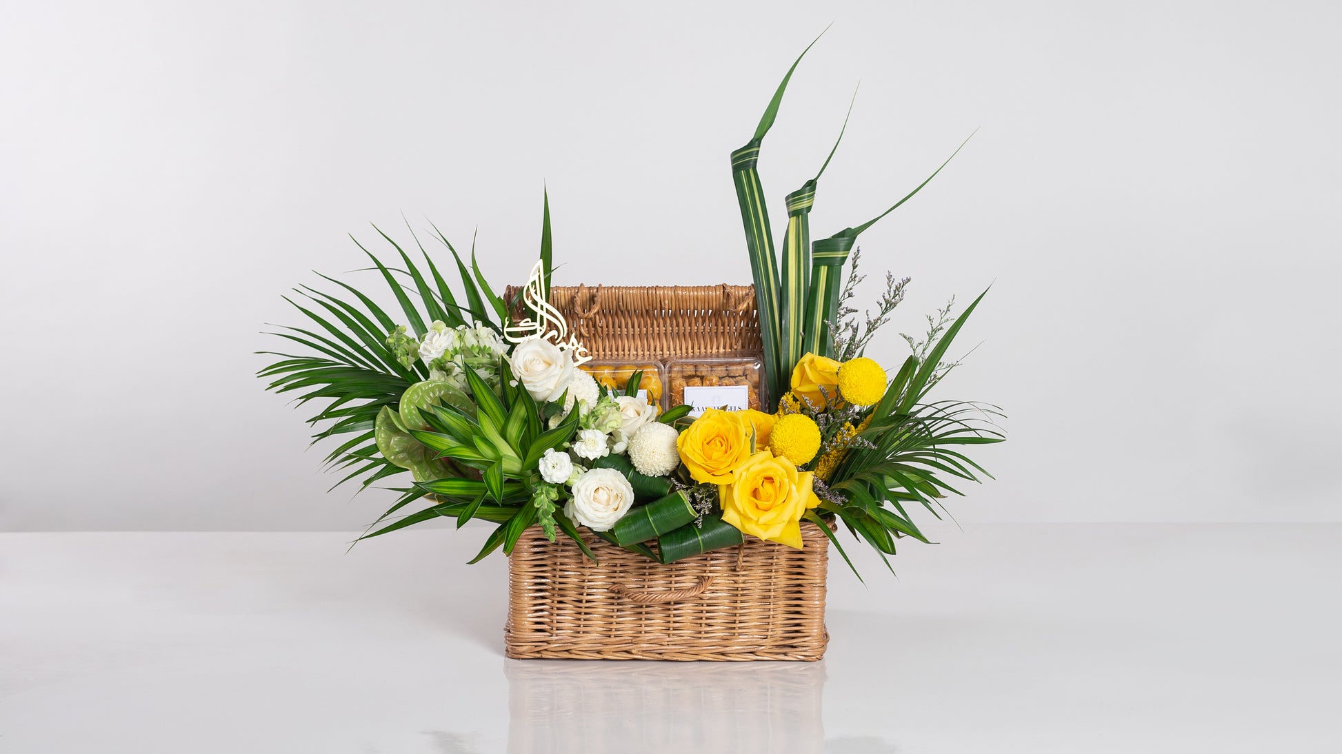 Hamper Eid Fitr in Jakarta delivery by Le Bliss Parcel lebaran bunga dengan cookies