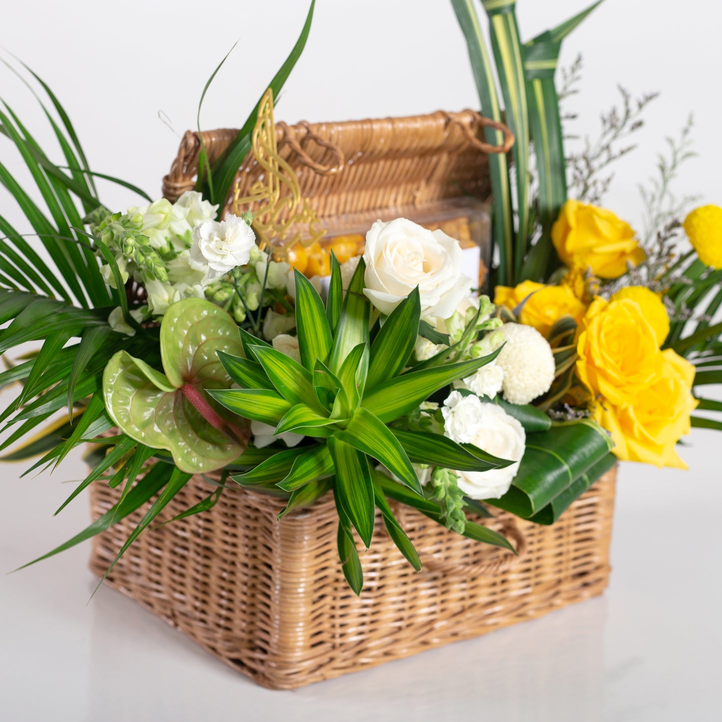 Hamper Lebaran Ramadan Eid Fitr in Jakarta delivery by Le Bliss Parcel lebaran bunga dengan cookies kastengel nastar