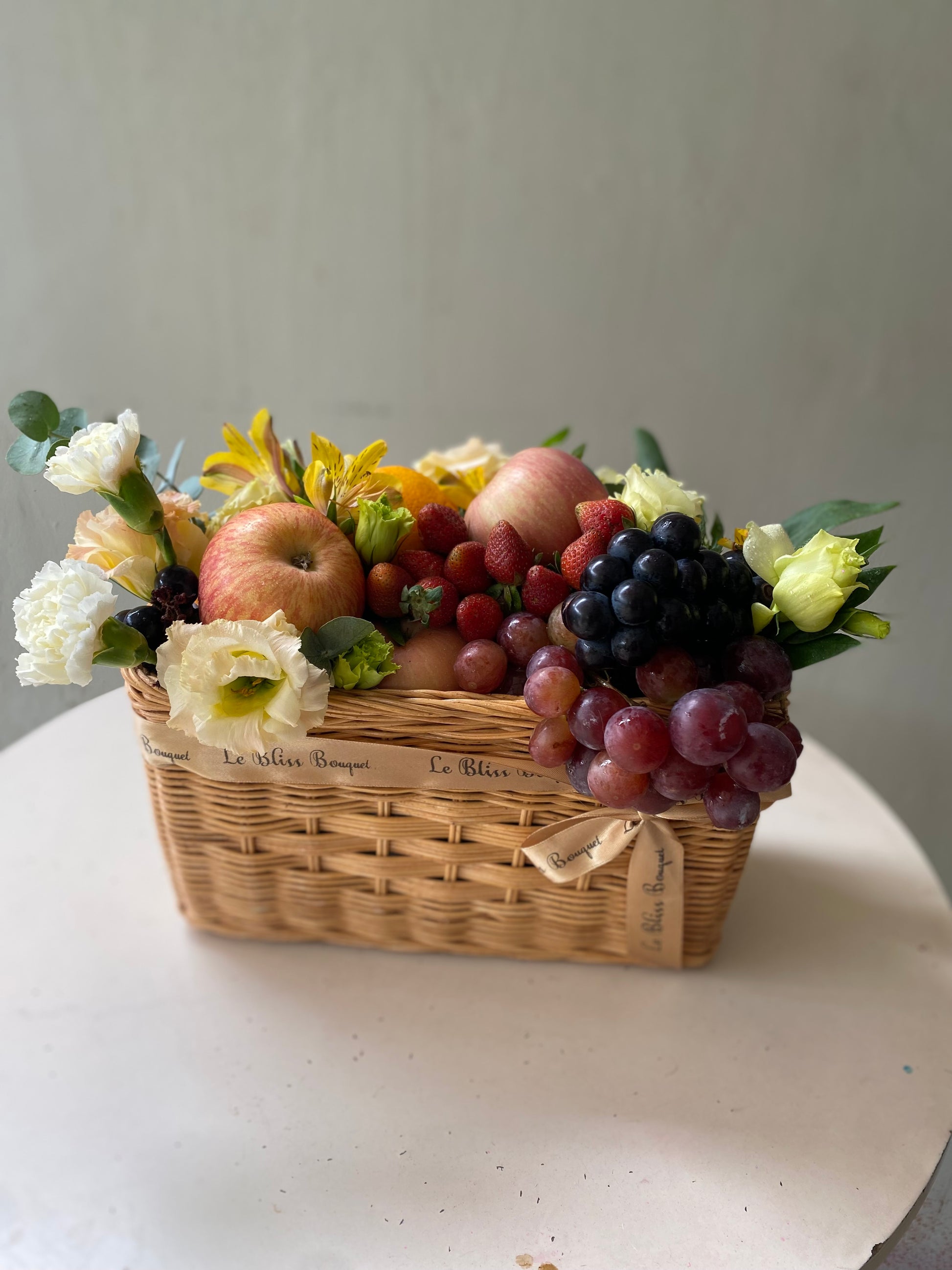 Hampers buah eksklusif berisi buah impor pilihan di Le Bliss Box pengiriman ke Jakarta dan cirebon area