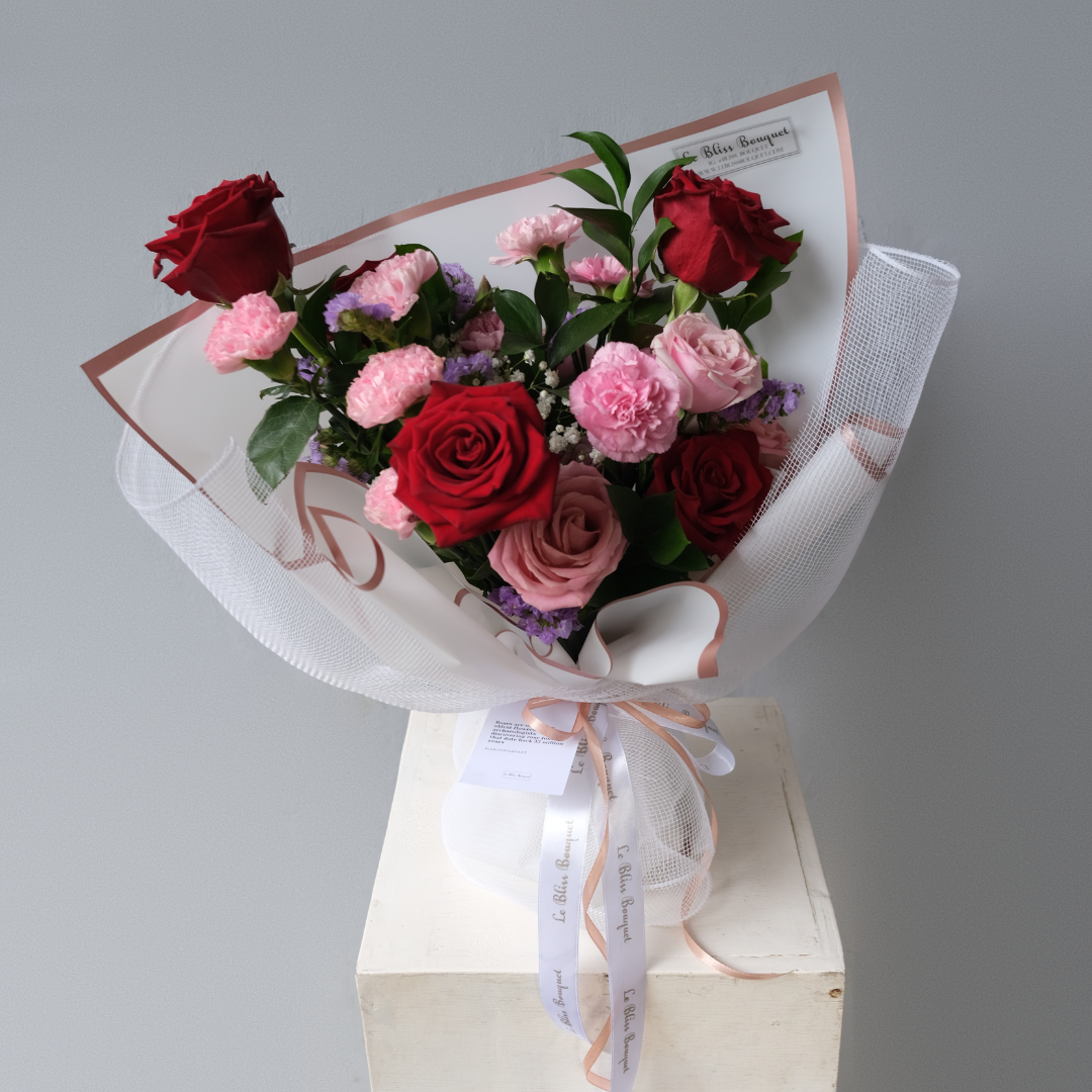 Hermosa X Explorer Bouquet in a Vase