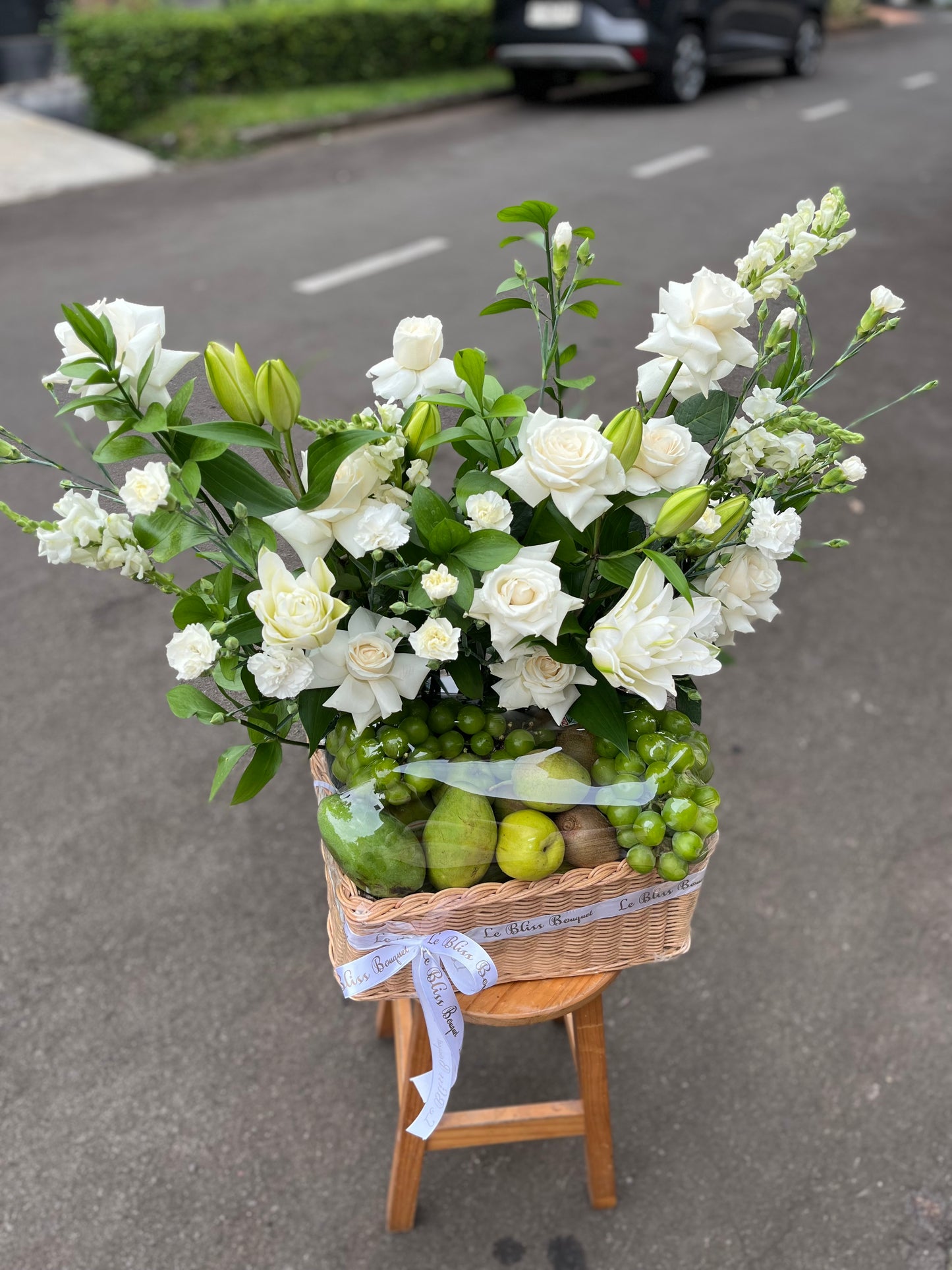 Mango Green Grand Fruit Parcel – Parcel Buah Bunga Premium Harum Manis & Buah Segar untuk Surabaya, Jakarta, Tangerang, Cirebon
