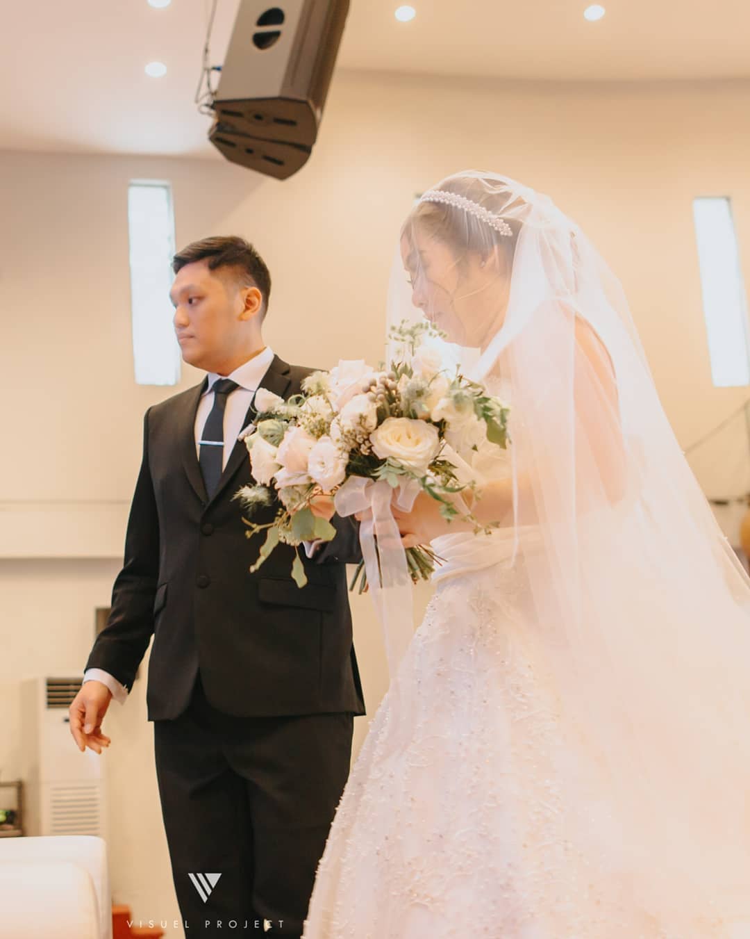 White Ohara Avalanche Bridal Bouquet