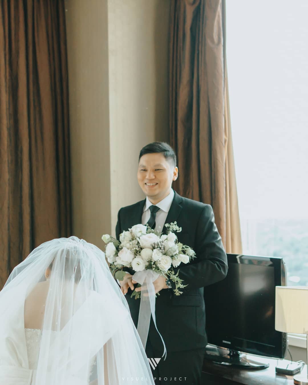 White Ohara Avalanche Bridal Bouquet