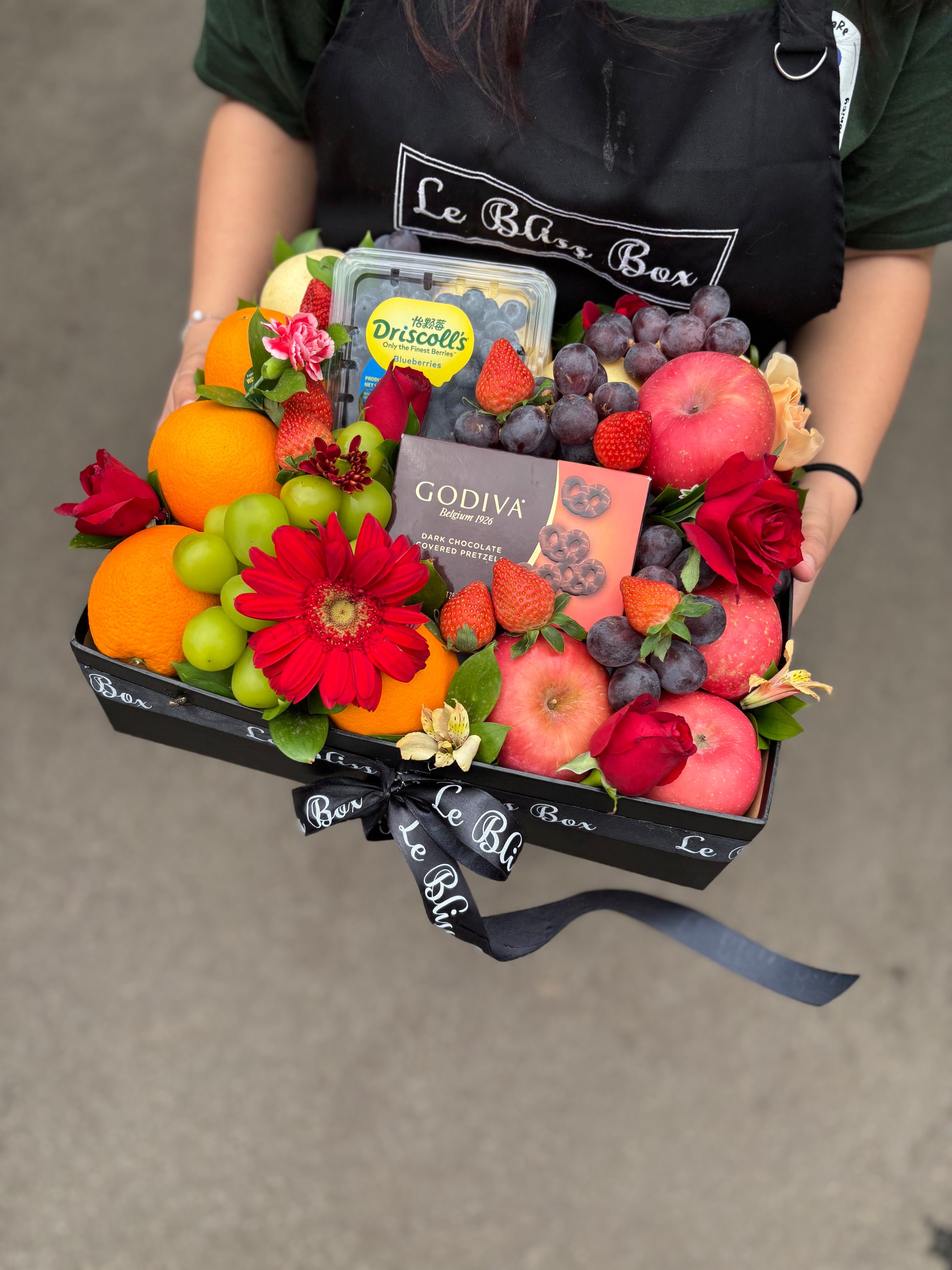 godiva parcel buah, godiva fruit hamper, surabaya Jakarta delivery. by le bliss