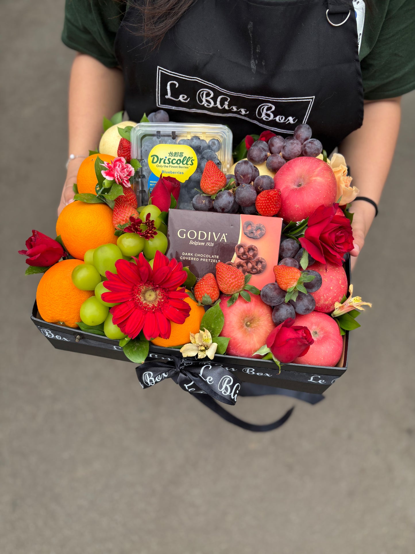 godiva parcel buah, godiva fruit hamper, surabaya delivery. by le bliss box