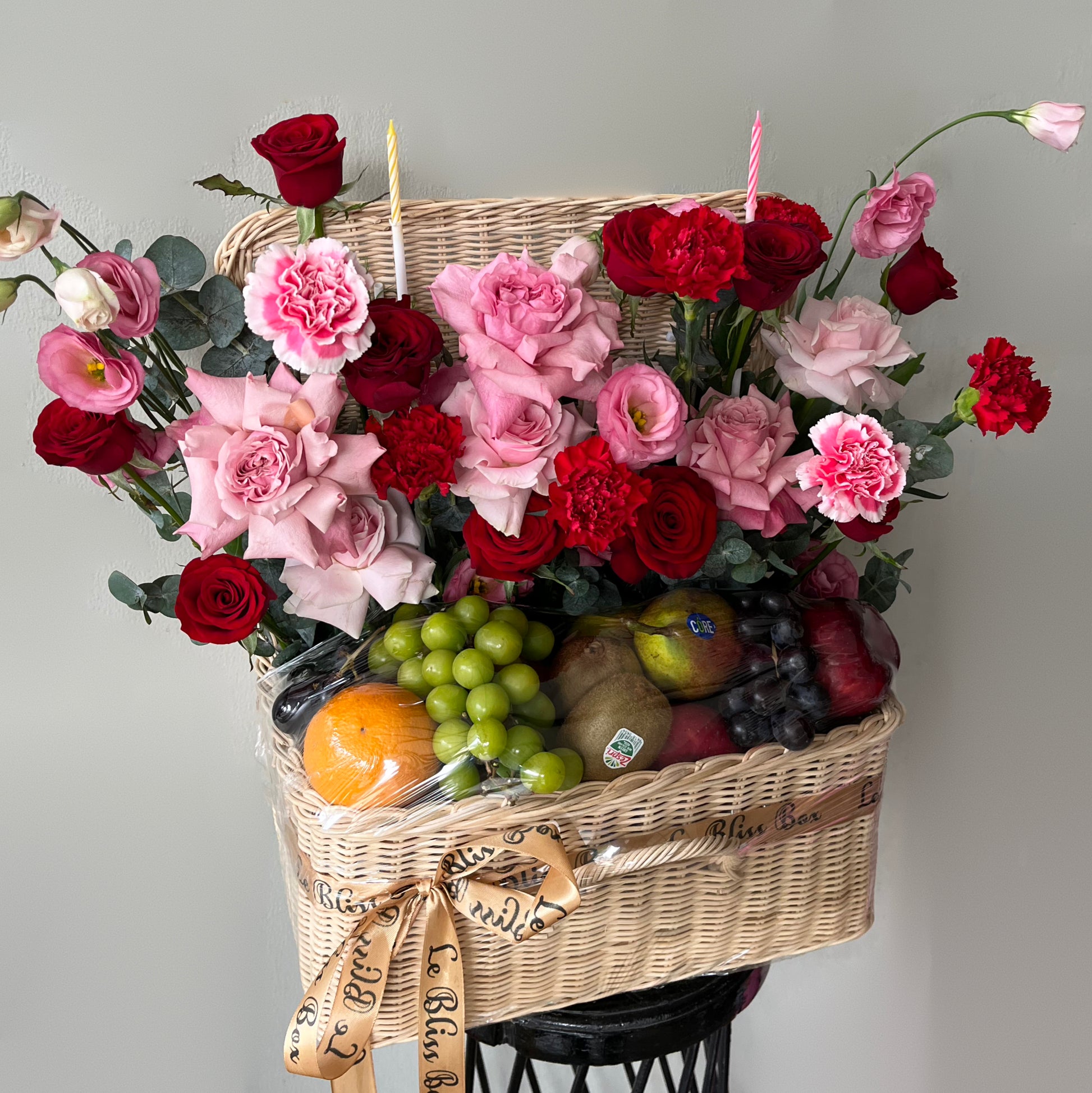 Birthday Grand Fruit Parcel by Le Bliss Box - parcel buah dan bunga kombinasi, pengiriman ke surabaya, Jakarta, tangerang, cirebon. parcel buah surabaya