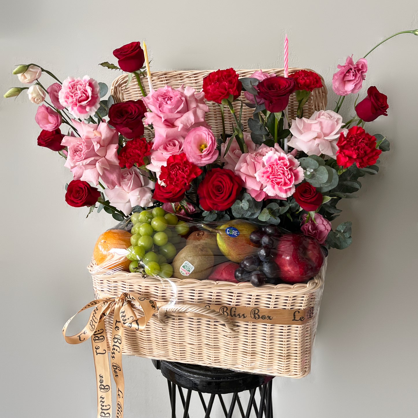 Birthday Grand Fruit Parcel by Le Bliss Box - parcel buah dan bunga kombinasi, pengiriman ke surabaya, Jakarta, tangerang, cirebon