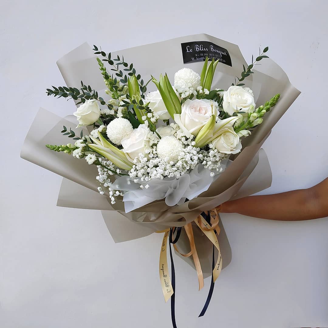 White Ohara Lily Large Bouquet