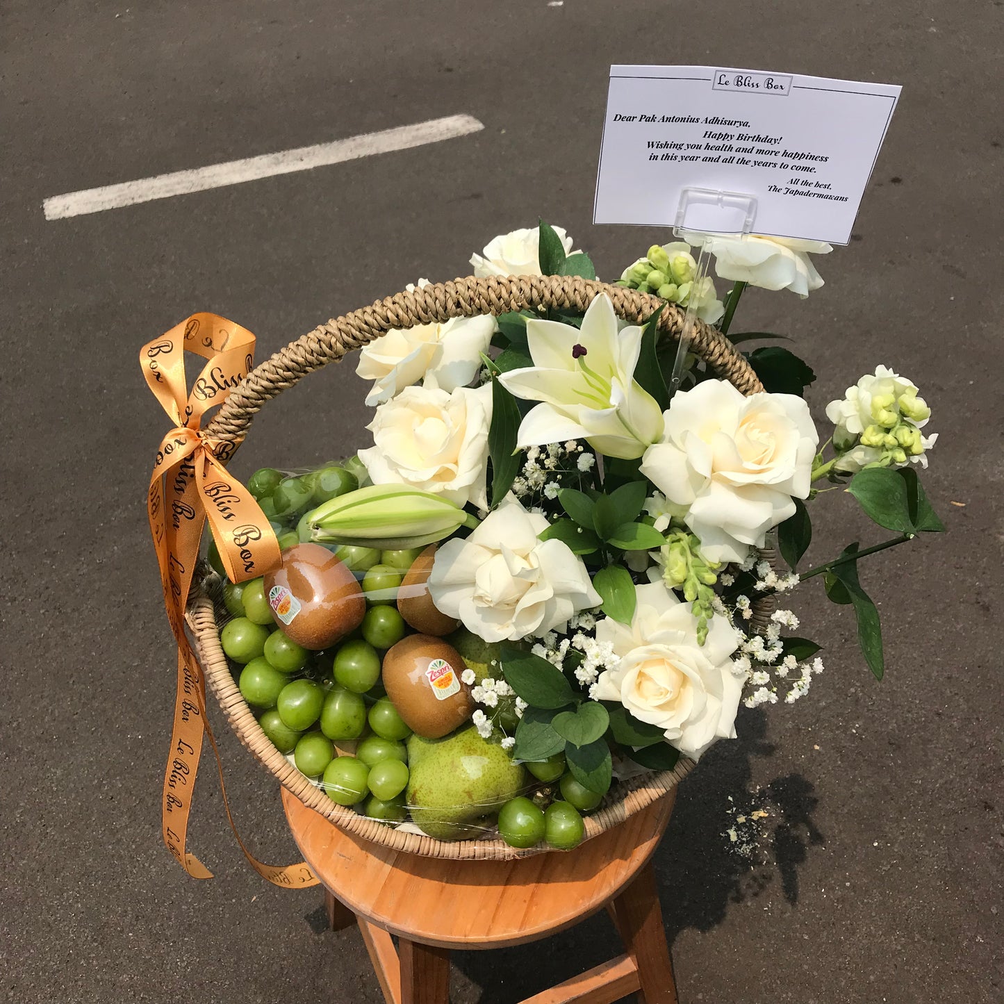 Muscat Packham Kiwi Flower Basket