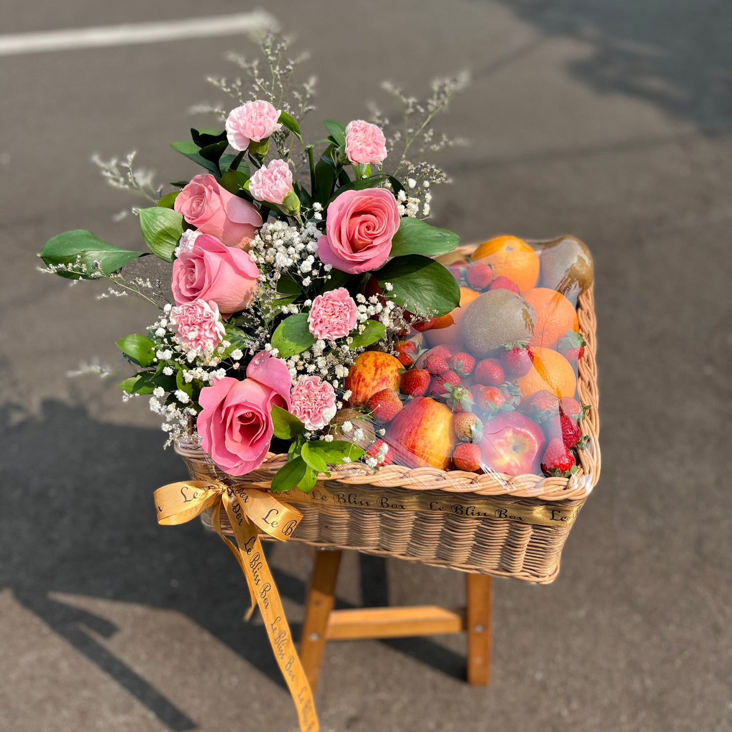 Pink Parcel Fruit Hamper dari Le Bliss Box, Hamper buah surabaya, parcel buah surabaya, parcel buah jakarta, hamper buah jakarta