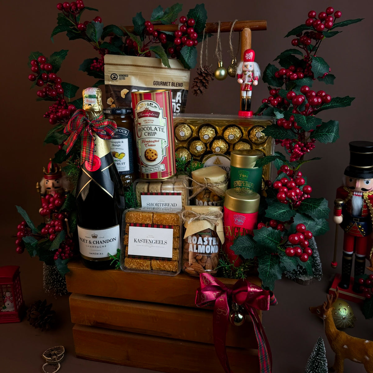 Möet Champagne Cookies Gourmet Hamper