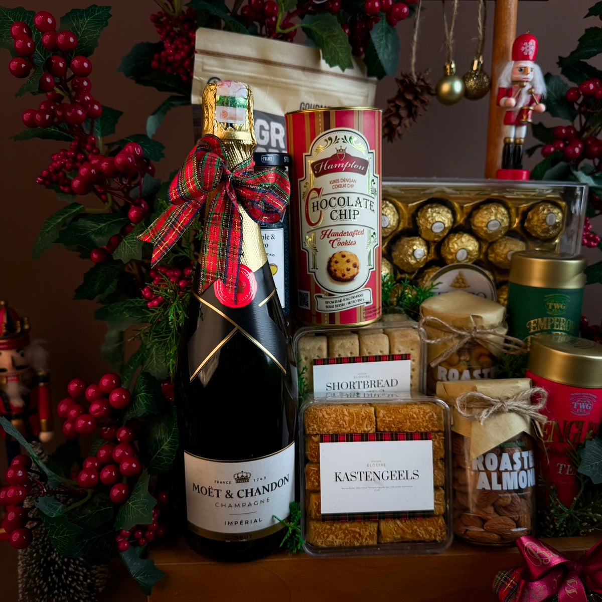 Möet Champagne Cookies Gourmet Hamper