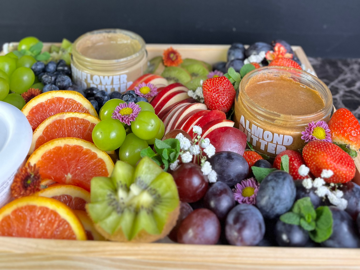 Healthy fruit platter by Le Bliss Platter. Featuring a healthy cashew butter and almond butter from NuttaNut. A healthy nut and seed butter. Deliver to Jakarta, Tangerang, Depok, Bekasi, Surabaya