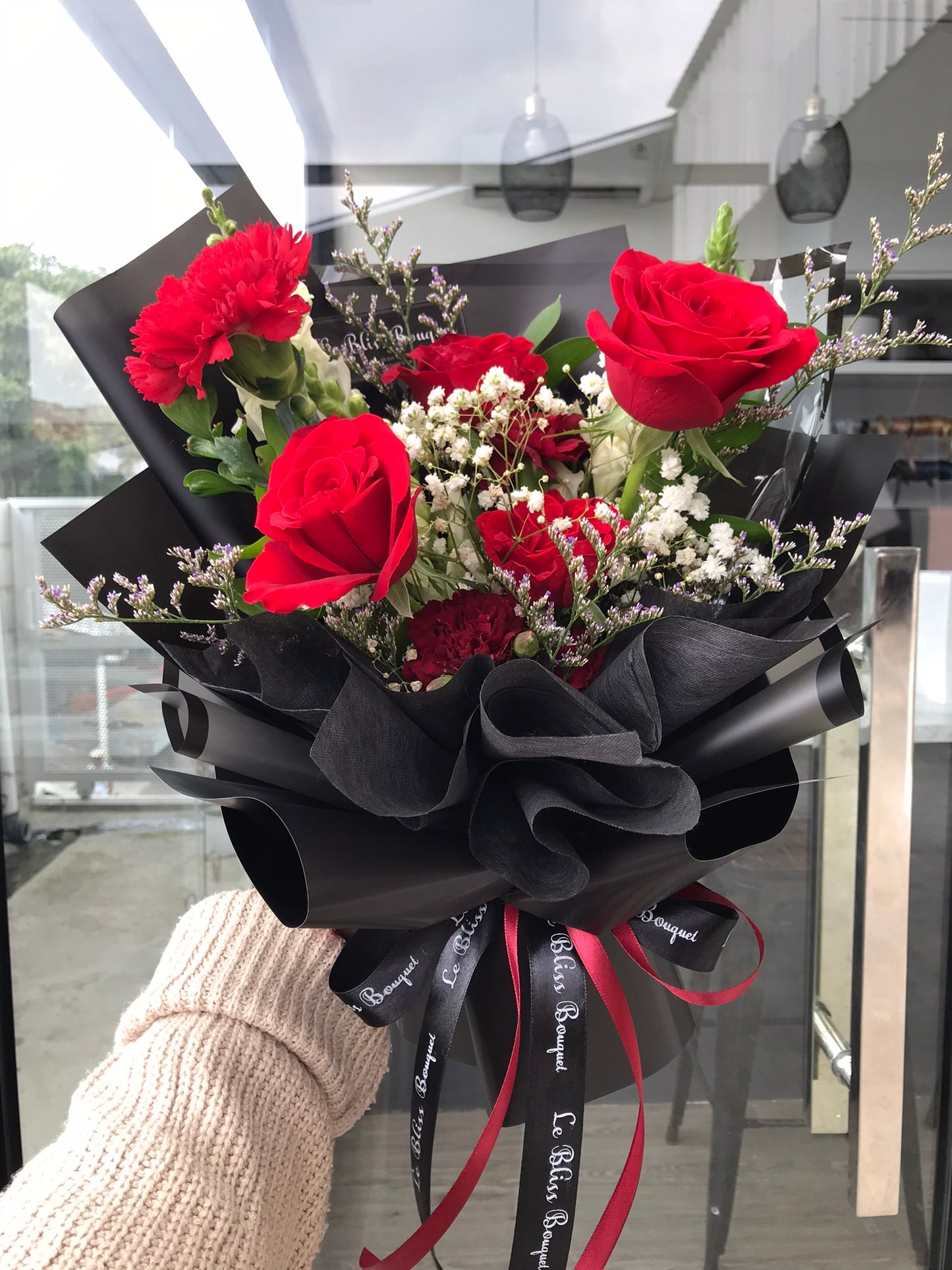 Elegant Sexy Red Rose Smallie Bouquet