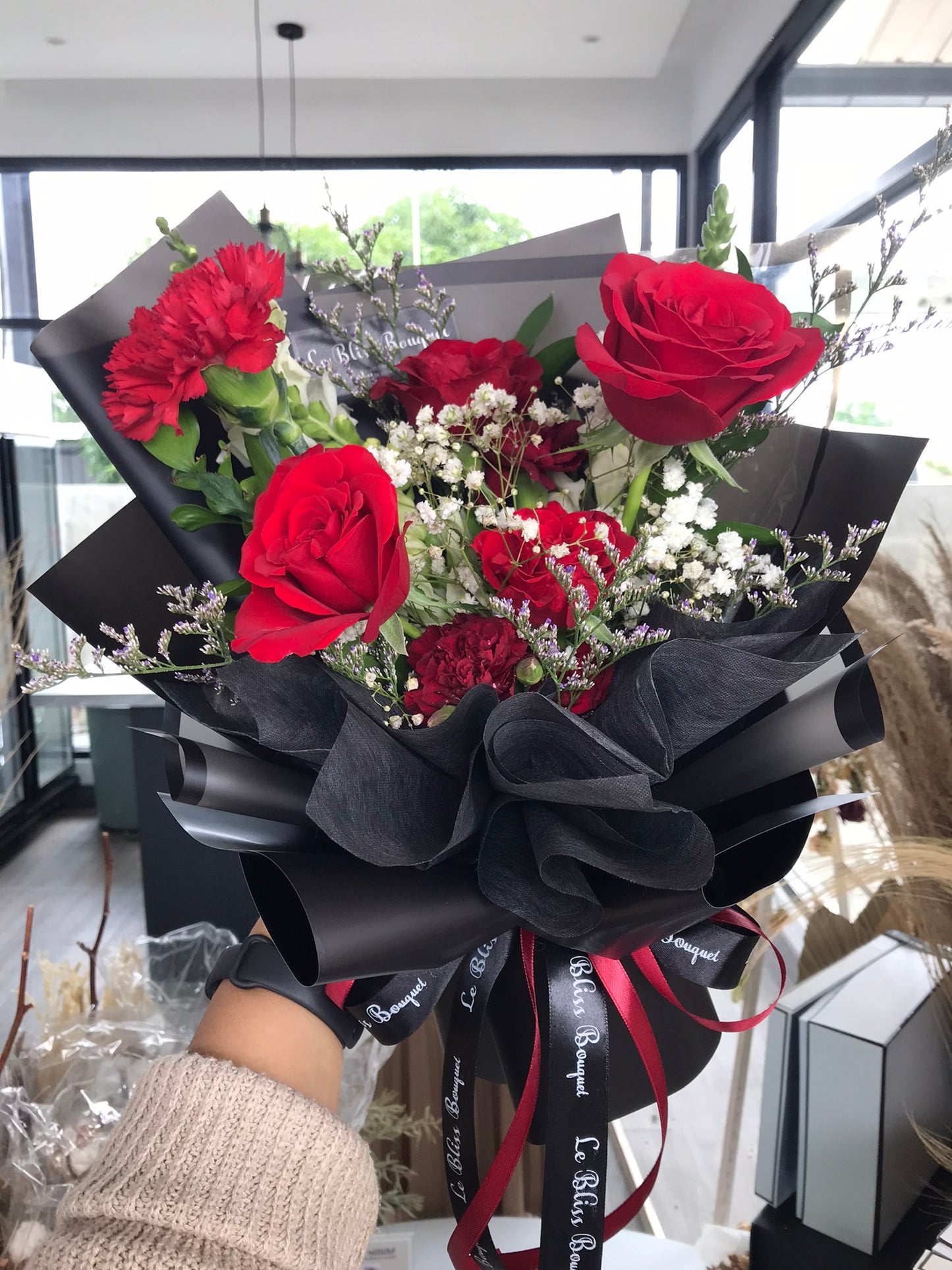 Elegant Sexy Red Rose Smallie Bouquet