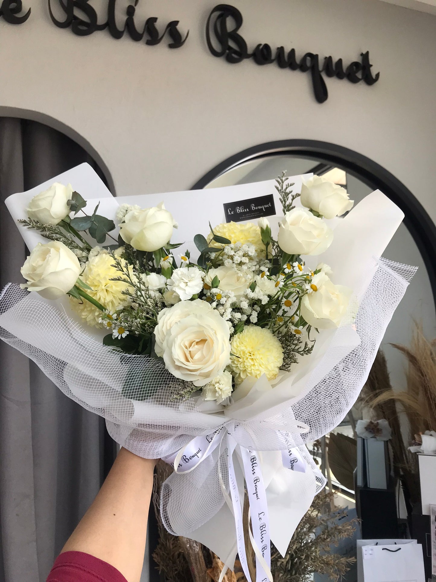 Glimmering White Rose Gompie Bouquet | Buket bunga surabaya, florist surabaya le bliss bouquet