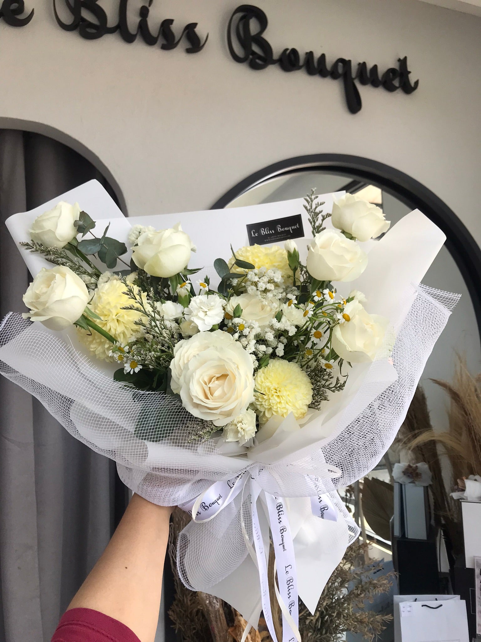 Glimmering White Rose Gompie Bouquet | Buket bunga surabaya, florist surabaya le bliss bouquet