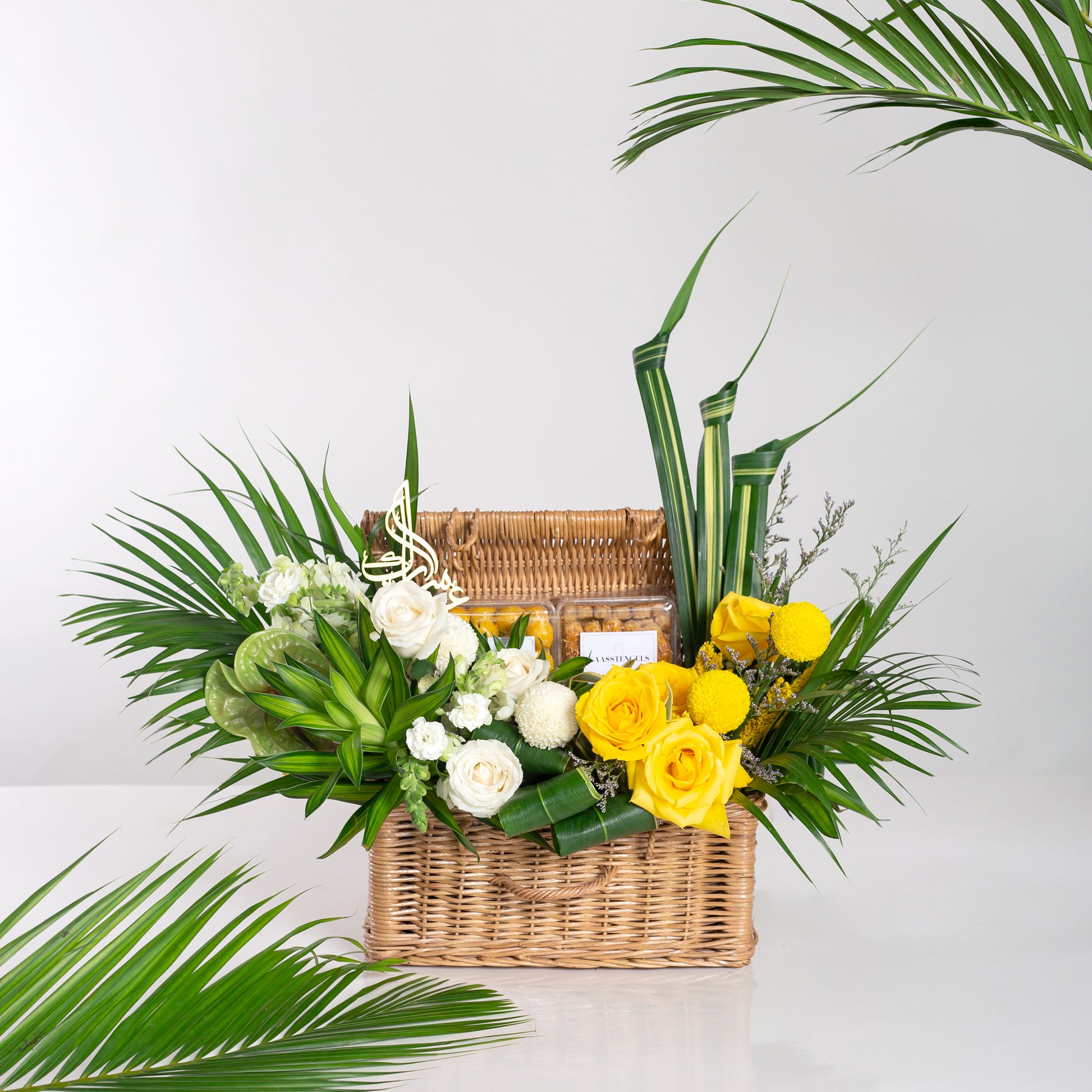 Lebaran Ramadan Eid Fitr in Jakarta delivery by Le Bliss Parcel lebaran bunga dengan cookies kastengel nastar