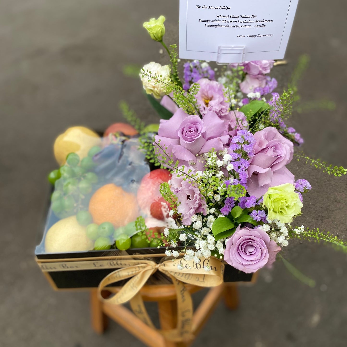 Lilac Blossom Fruit Box dengan buah-buahan segar berkualitas premium dalam kotak elegan berwarna lilac, ideal untuk hadiah spesial di Jakarta.