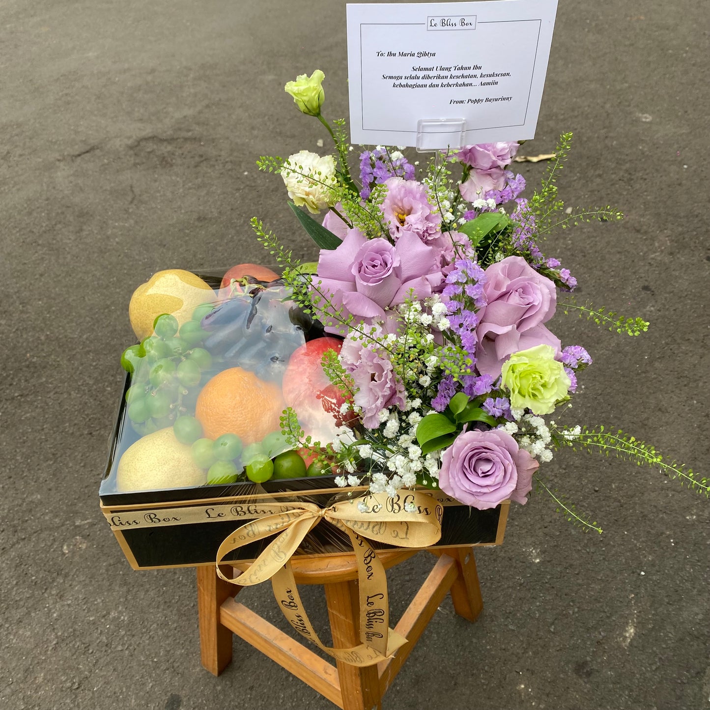 Lilac Blossom Fruit Box dengan buah-buahan segar berkualitas premium dalam kotak elegan berwarna lilac, ideal untuk hadiah spesial di Jakarta. parcel buah jakarta