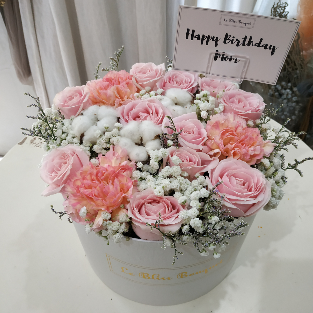 Mawar premium dalam BloomBox segar, tersedia untuk pengiriman ke Jakarta, Bintaro, Tangerang, dan Cirebon