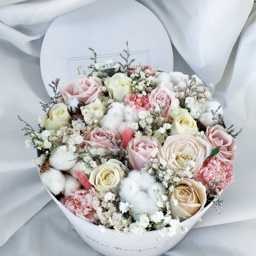 Mawar segar BloomBox elegan, siap dikirim ke wilayah Jakarta, Tangerang, Bintaro, dan Cirebon.