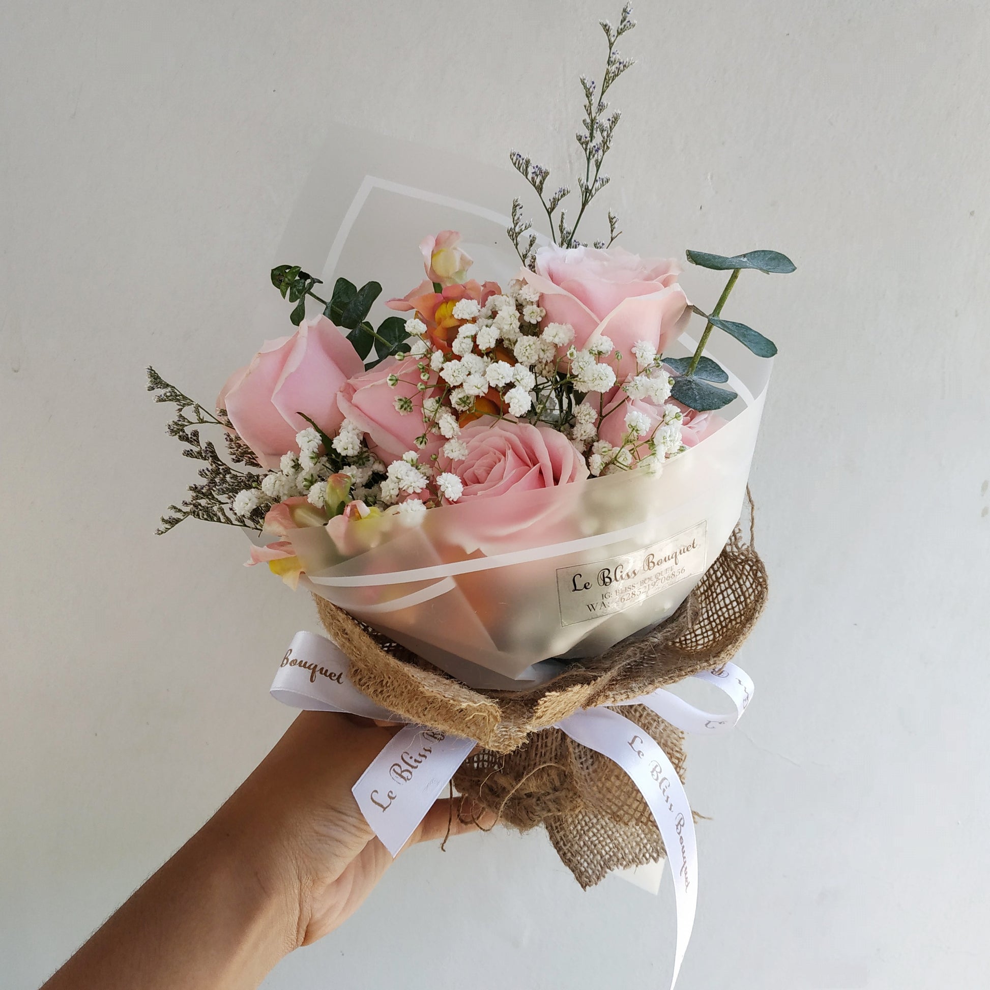 Premium Gift Box with Fresh Roses - Le Bliss Bouquet