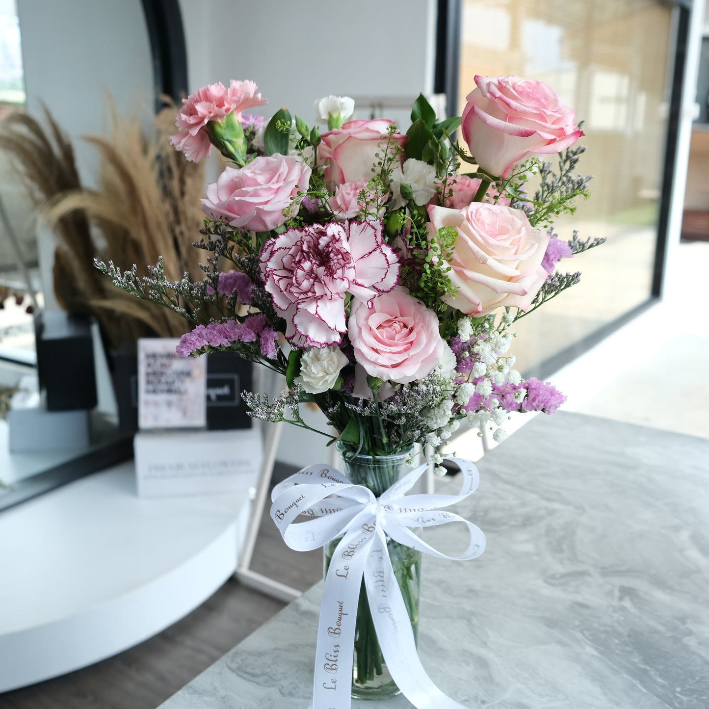 Paloma rose bouquet in a bottle, unique flower gift Indonesia, romantic flower bottle gift, anniversary flower gift Jakarta, minimalist floral decor