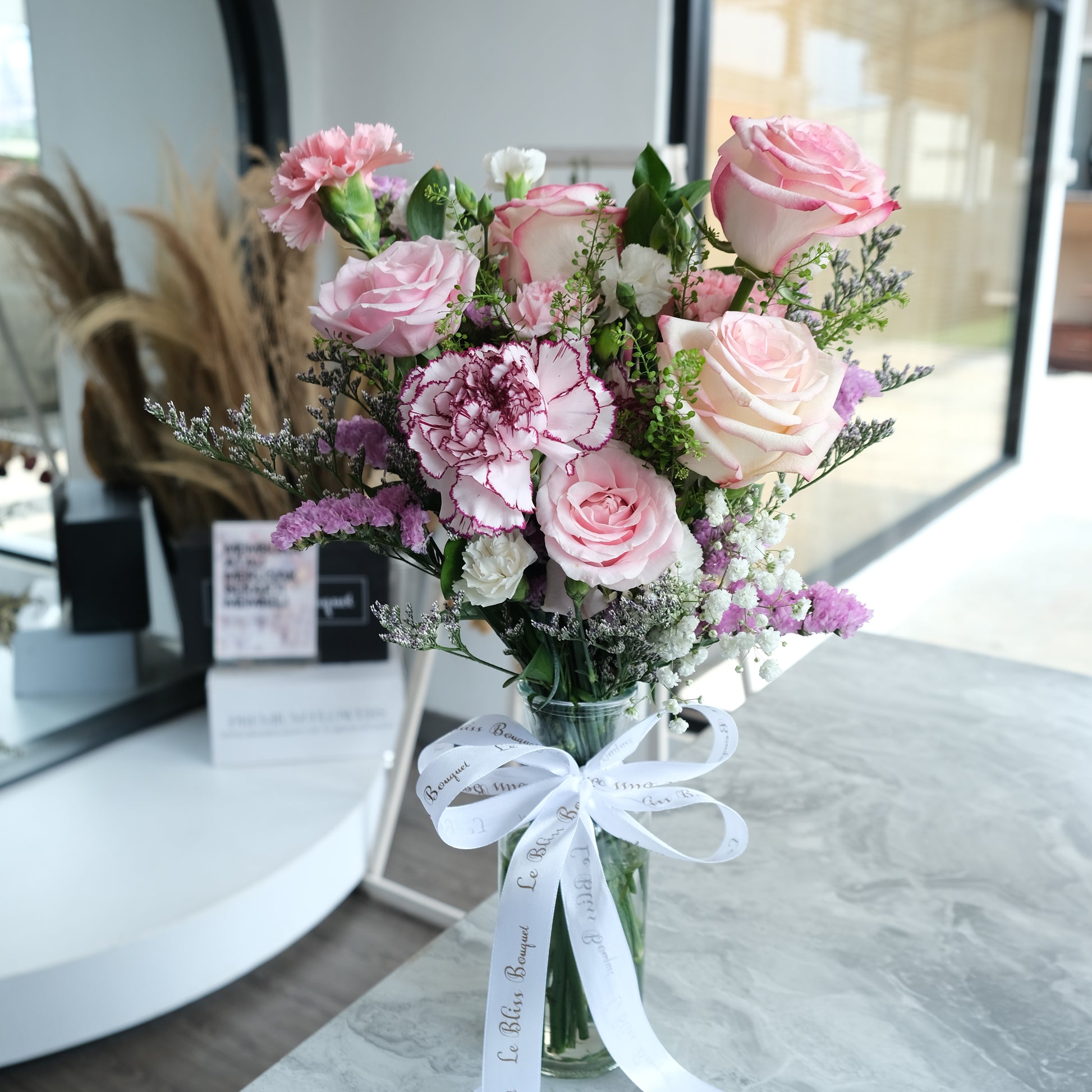 Paloma rose bouquet in a bottle, unique flower gift Indonesia, romantic flower bottle gift, anniversary flower gift Jakarta, minimalist floral decor