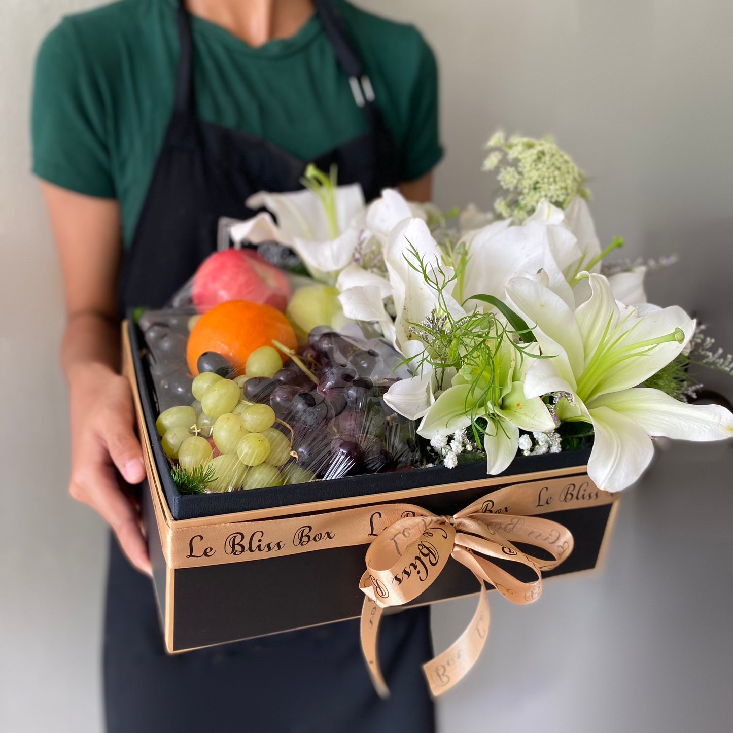 Parcel Buah Lily Jakarta - Fruit Hamper Bintaro dan Jakarta | Toko Parcel Buah Mewah by Le Bliss Box - Hadiah Buah Segar dan Eksklusif untuk Semua Acara. Parcel buah Surabaya tampilan mewah