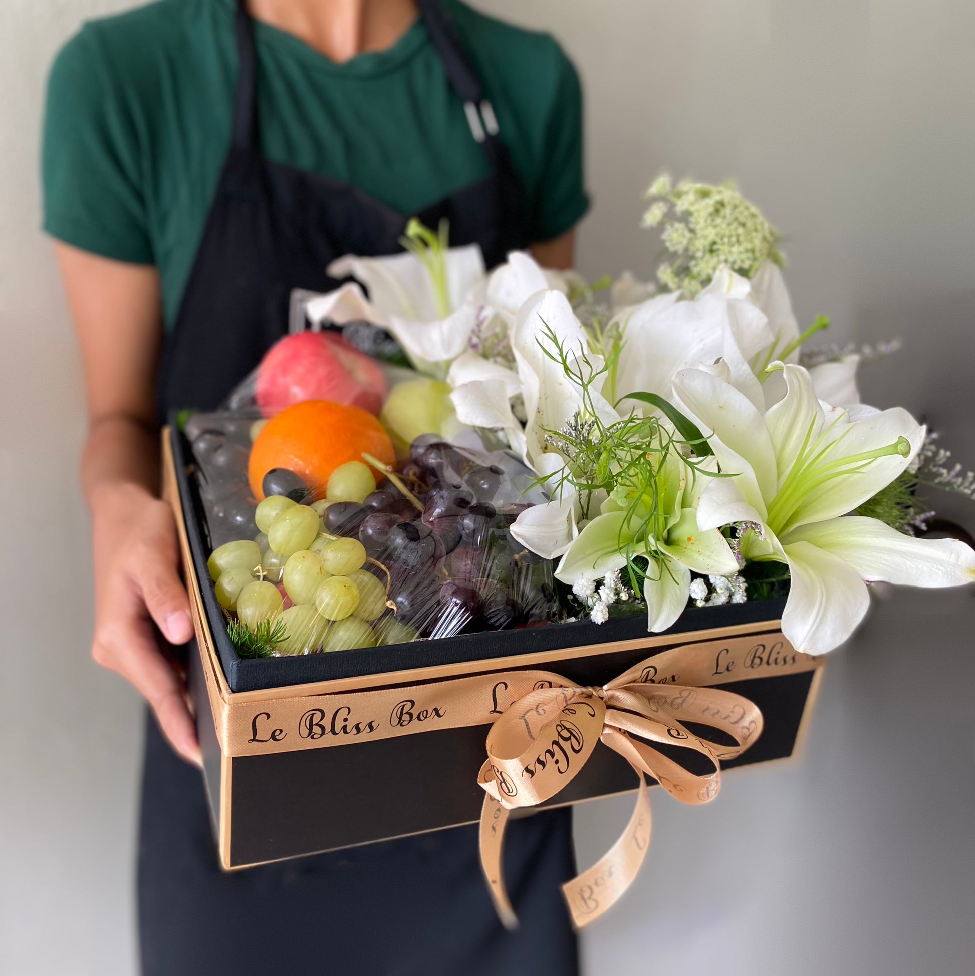 Parcel Buah Lily Jakarta - Fruit Hamper Bintaro dan Jakarta | Toko Parcel Buah Mewah by Le Bliss Box - Hadiah Buah Segar dan Eksklusif untuk Semua Acara. Parcel buah Surabaya tampilan mewah