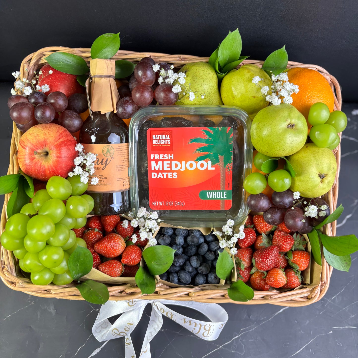 Parcel Buah Premium Medjool Honey Berries – delivery to Surabaya Jakarta Tangerang Cirebon