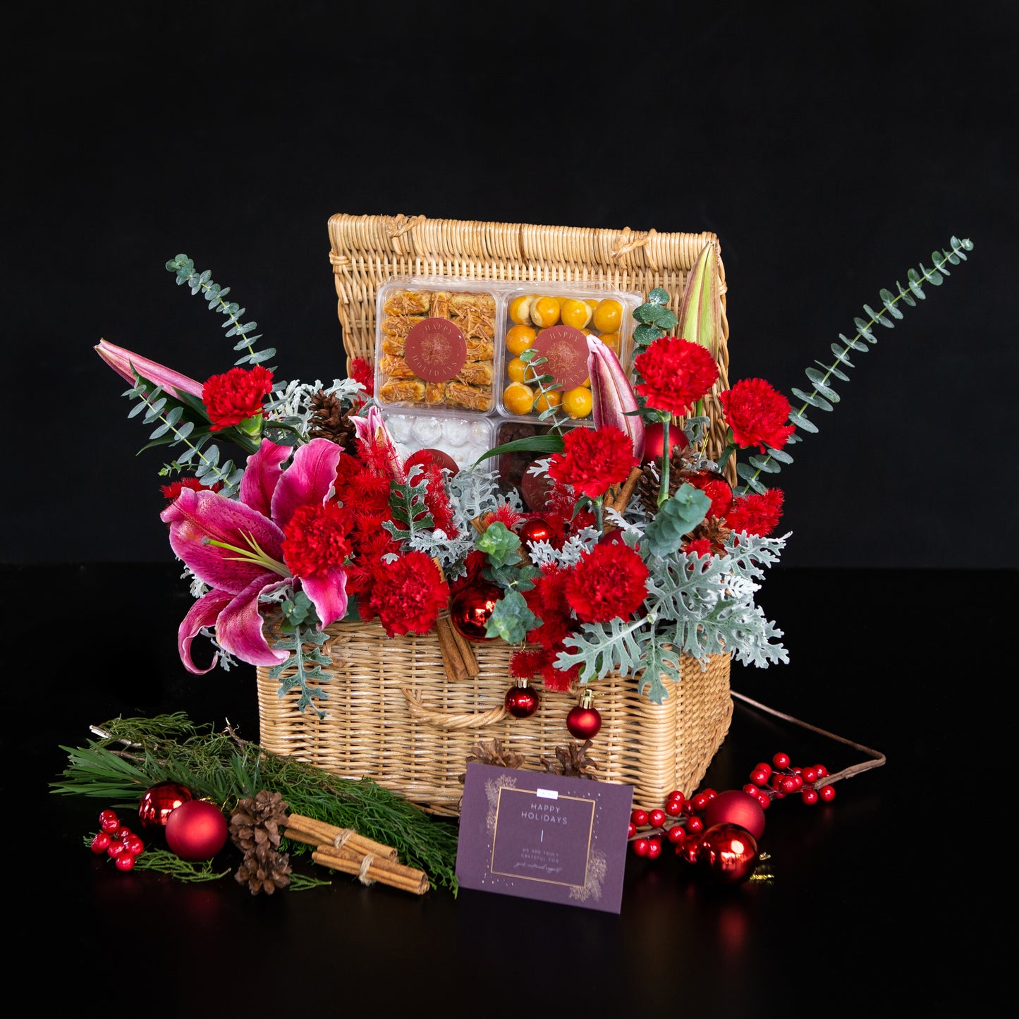 Parcel Natal Kue Kering dan Bunga Segar, pengiriman ke jakarta, tangerang, Bintaro, Cirebon. Made with love by le bliss bouquet