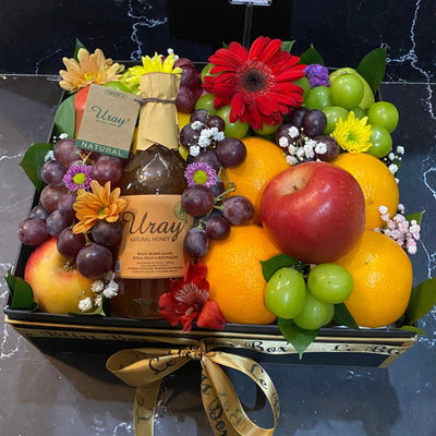 Parcel buah Jakarta, Bintaro, Surabaya, cirebon segar lengkap dengan madu, ideal untuk hadiah sehat. Surabaya delivery fruit hamper