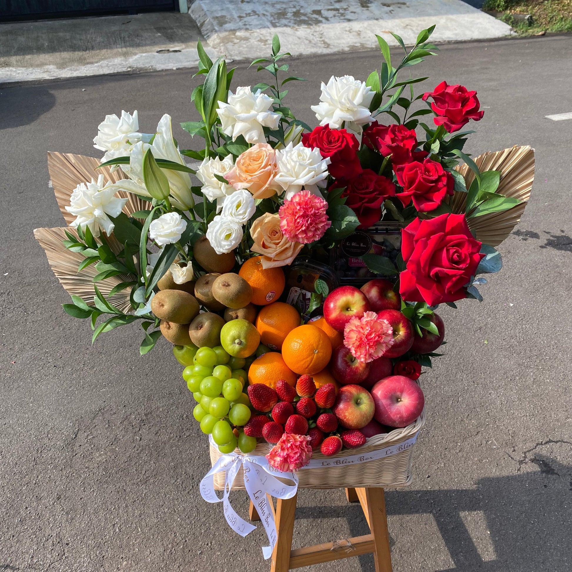 Parcel buah besar dengan buah segar dan premium, pengiriman ke Jakarta, Tangerang, Cirebon, Bintaro.