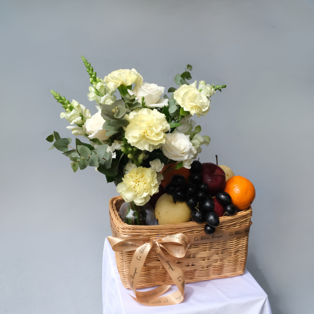 Parcel buah dan bunga segar dengan pengiriman cepat ke  Surabay, Jakarta, Bintaro, Cirebon, dan Tangerang. Cocok untuk berbagai acara spesial dan hadiah elegan dari Le Bliss Bouquet.