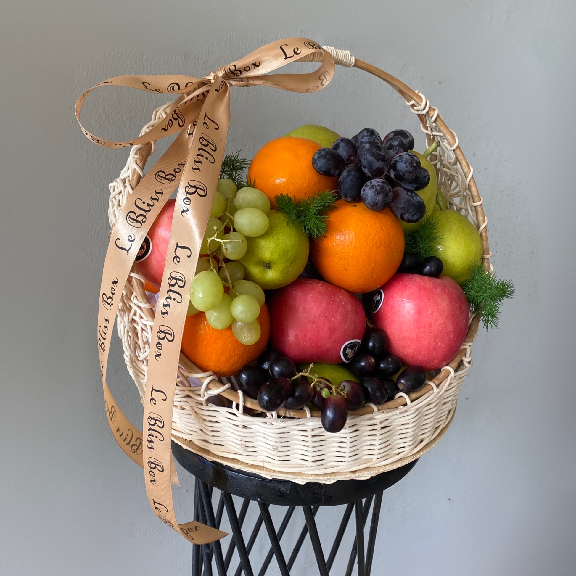 Parcel buah impor premium dikirim di hari yang sama oleh Le Bliss Box. Premium fruit hamper delivery Surabaya – Le Bliss parcel buah