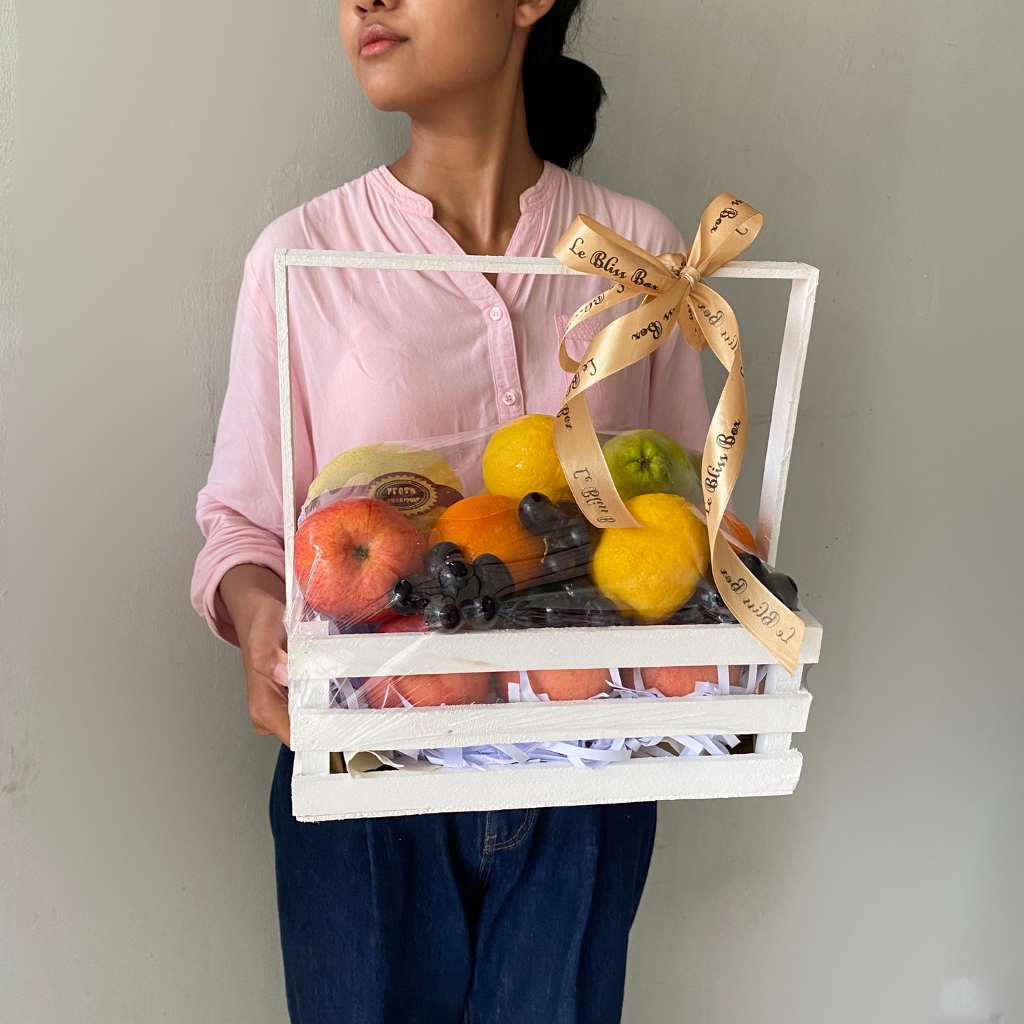 Parcel buah segar dikemas rapi, ideal untuk hadiah di Jakarta