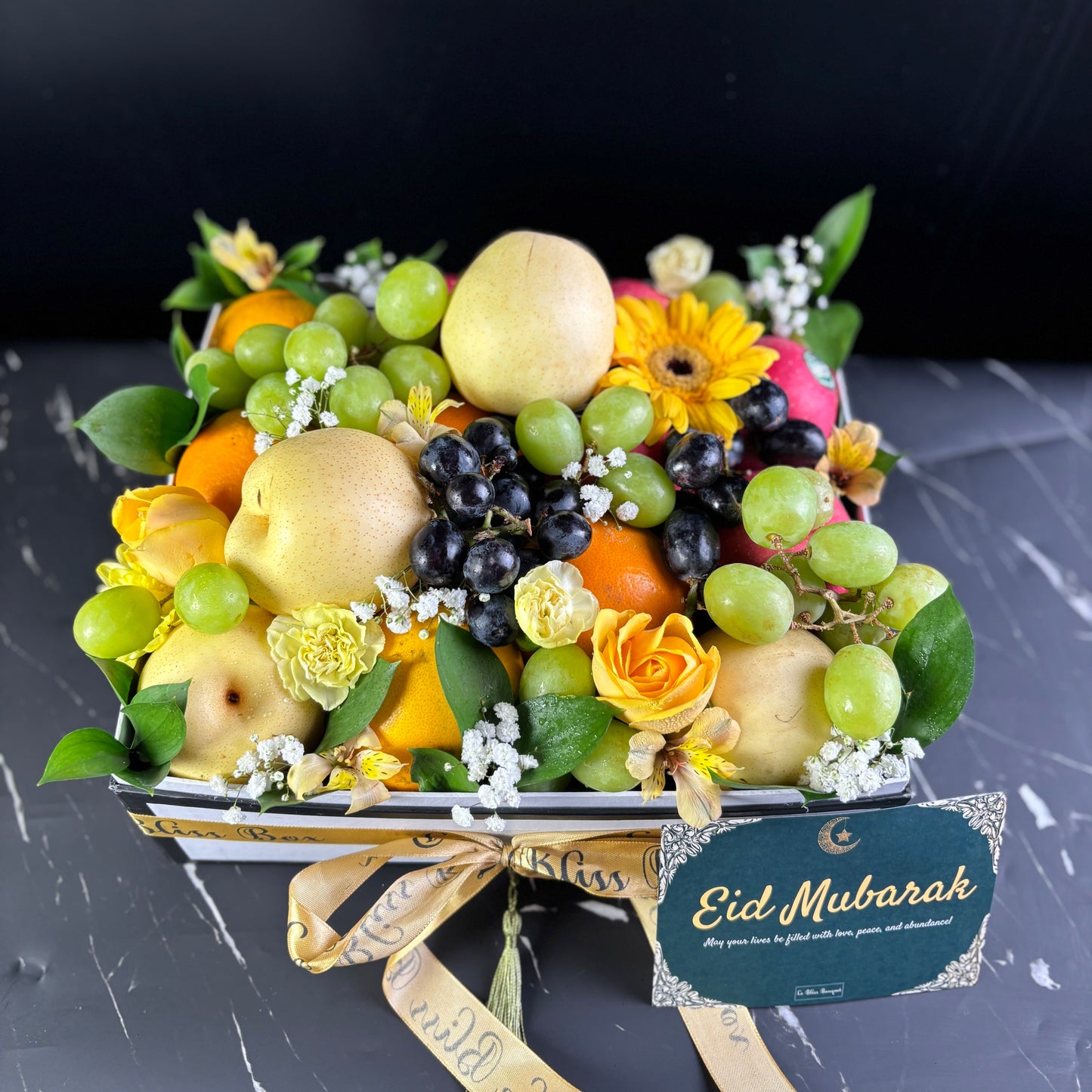 Parcel buah spesial Lebaran – Fresh Fruit Box dengan kemasan elegan, cocok untuk hampers Idul Fitri by Le Bliss Box