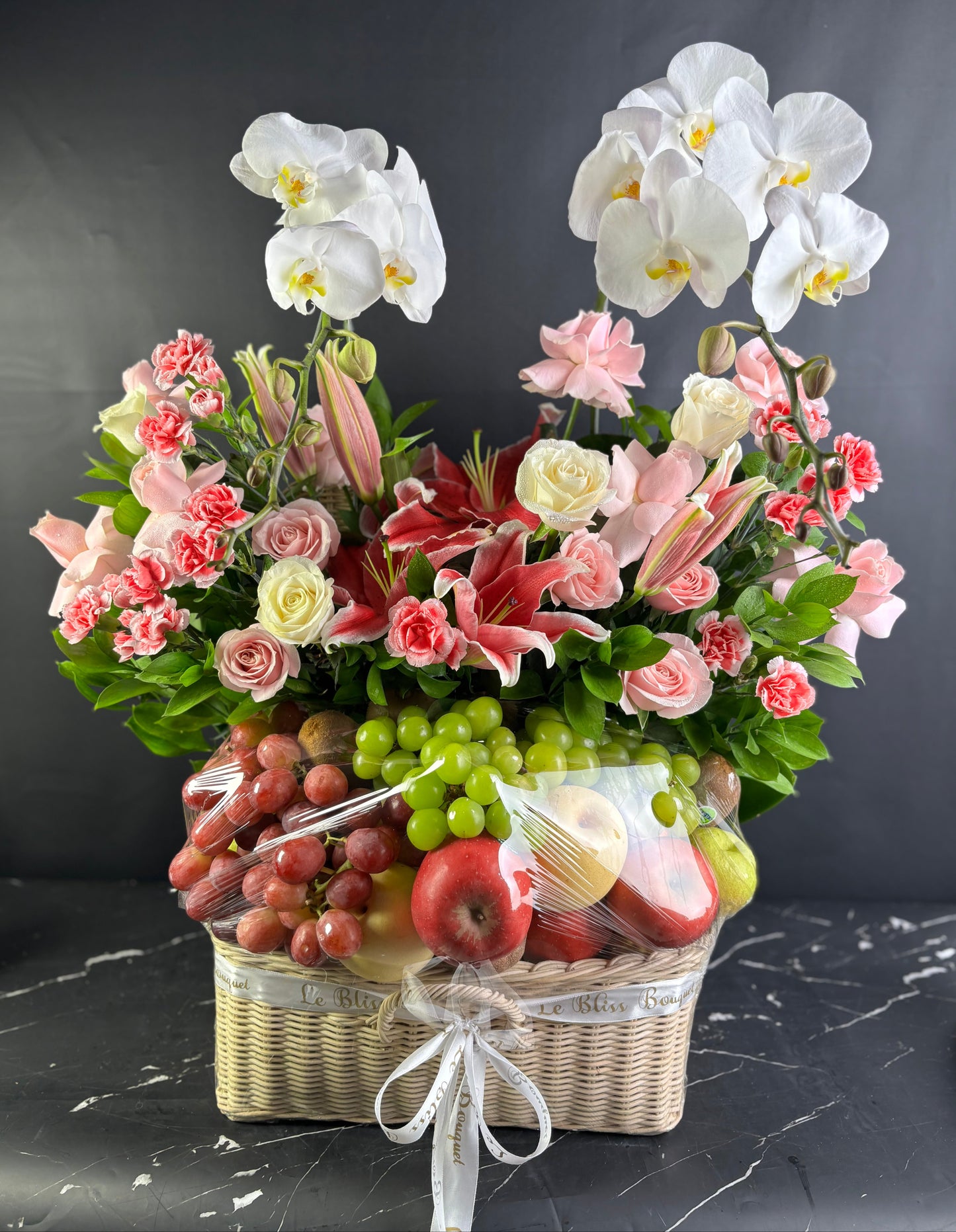 Parcel buah surabaya, premium luxury fruit hamper deliver to surabaya East Java with fresh orchids