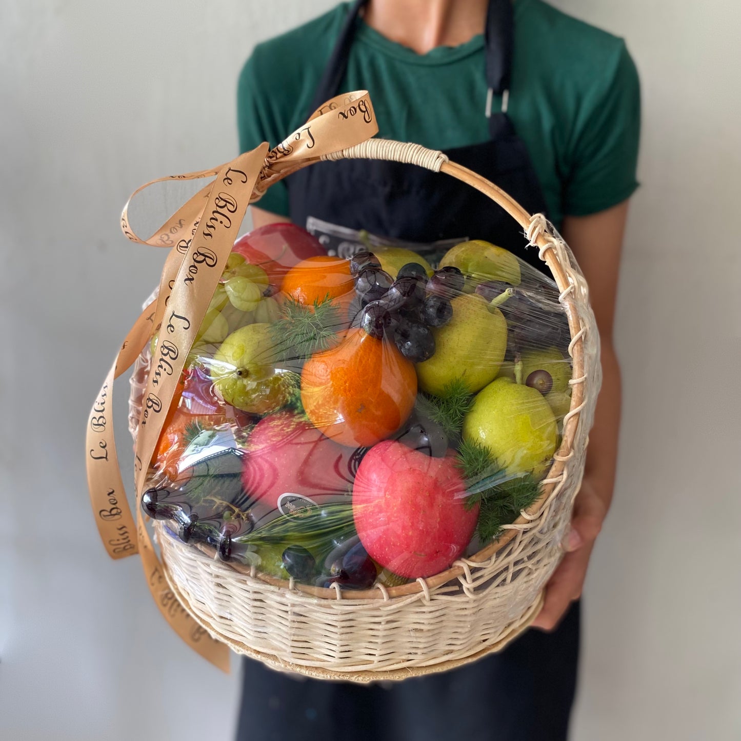 Pesan parcel buah impor segar dari Le Bliss untuk pengiriman cepat